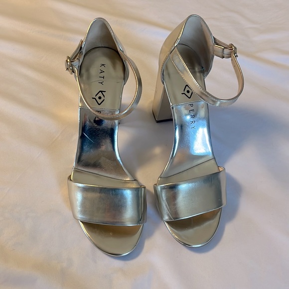 Katy Perry The Liz Block Heeled Sandal with Ankle Strap in gold - Picture 2 of 11